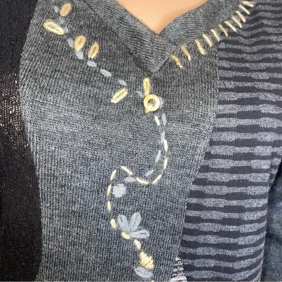 MOKA Sport Medium Charcoal Gray Artsy button lace embellished knit flirt SZ M - Picture 5 of 9